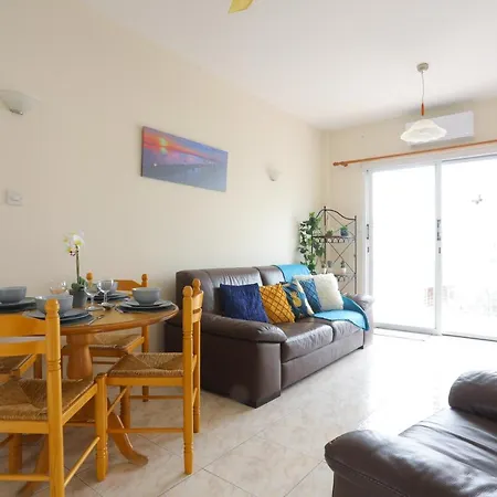 Large Stylish - Pool - Close To - Fast Wifi Paphos