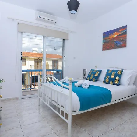 Large Stylish - Pool - Close To - Fast Wifi * Paphos