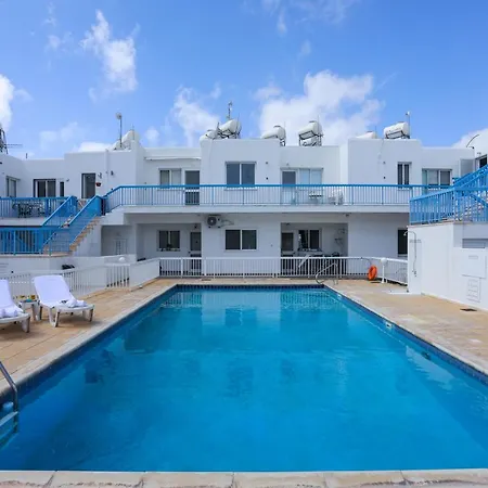 Large Stylish - Pool - Close To - Fast Wifi *